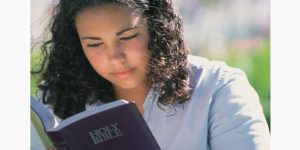 teen-girl-reads-the-bible-590x295